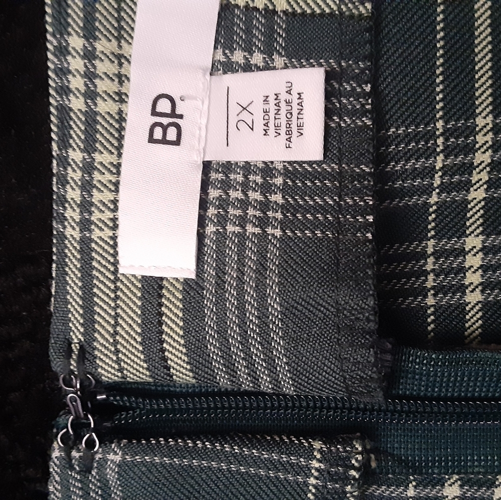Green Tartan Pattern Skirt - Picture 8 of 10